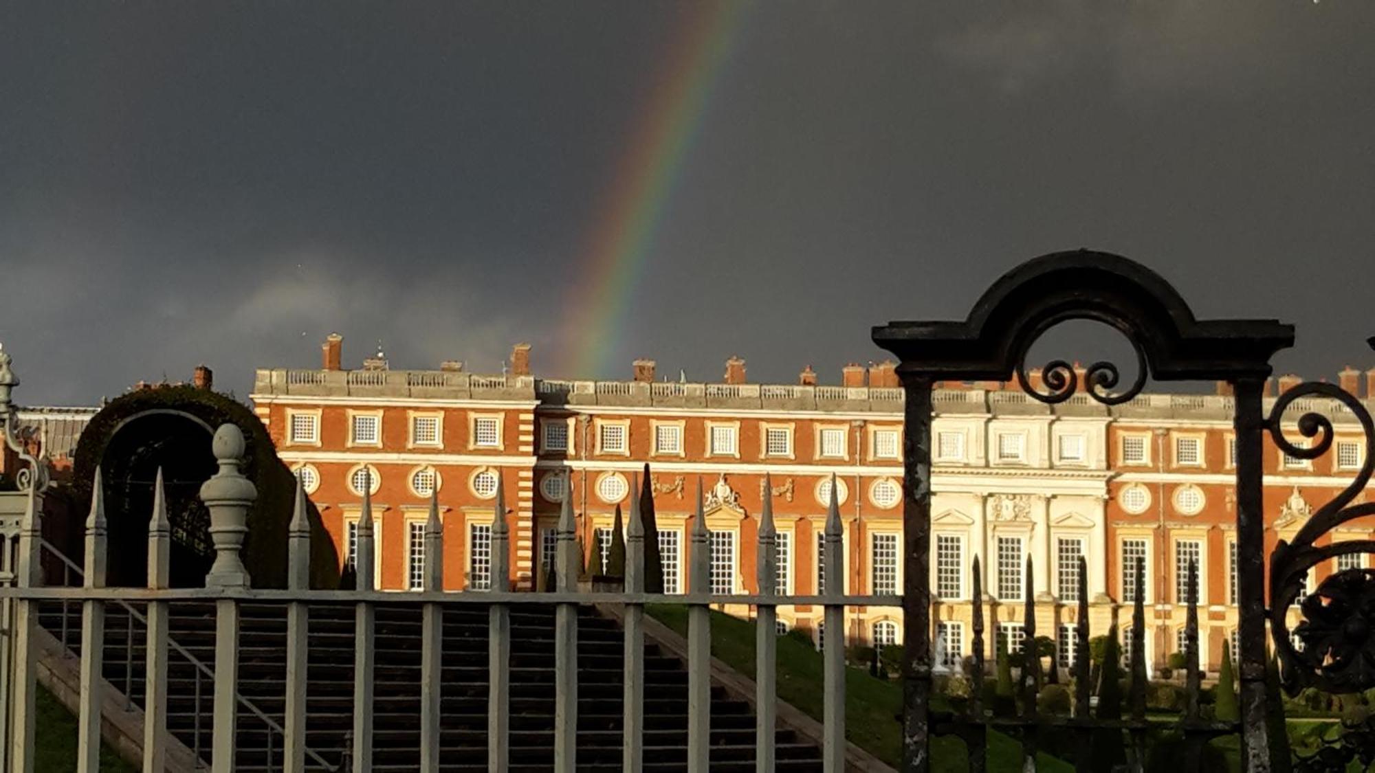 Hampton Court Snug Walk To Train & Palace East Molesey Exteriör bild
